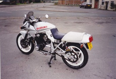 FB_IMG_1506639179911.jpg (63.29 KiB) Viewed 6033 times Before it went..18inch gs1000s rear wheel..and one major change that I will keep under wraps if current owner on here..!!