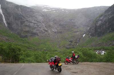 090-switchbacks_on_the_rv63_at_trolltindane.jpg